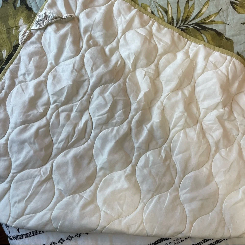 Mainstays Tropical Patchwork Quilt - Green & Light Blue Size Queen